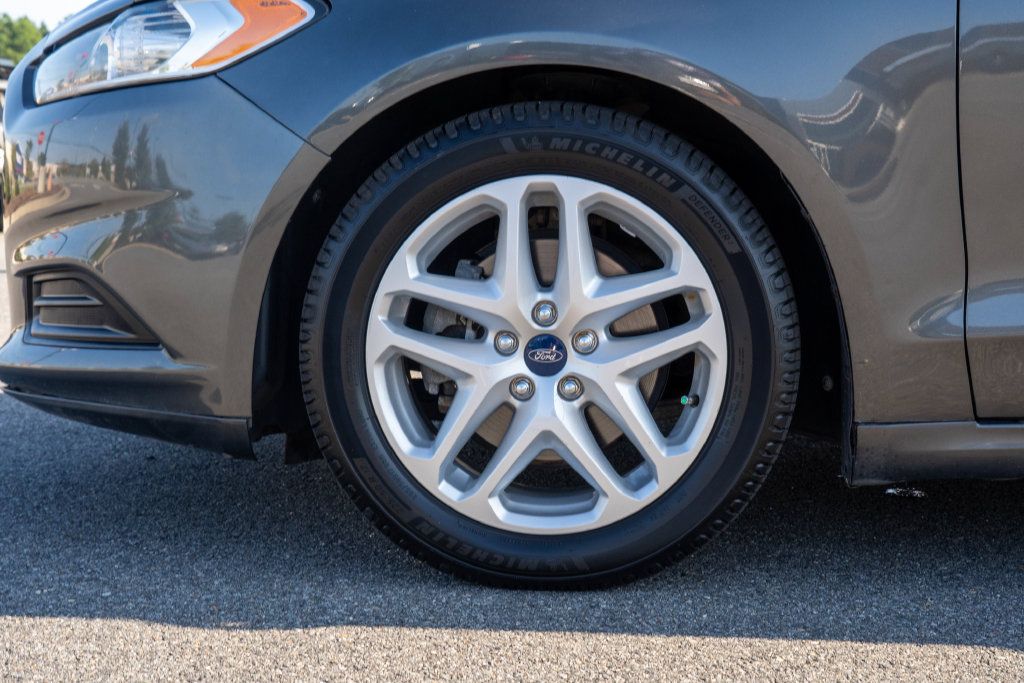Used 2016 Ford Fusion SE FWD image 29