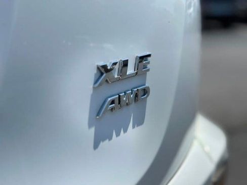 Used 2018 Toyota RAV4 XLE AWD/4WD image 19