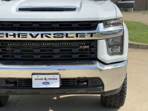 Used 2023 Chevrolet Silverado 2500 LT AWD/4WD image 10