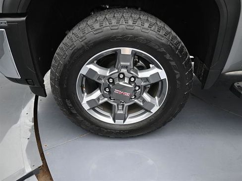 Used 2025 GMC Sierra 2500 SLT w/ SLT Premium Package AWD/4WD image 21