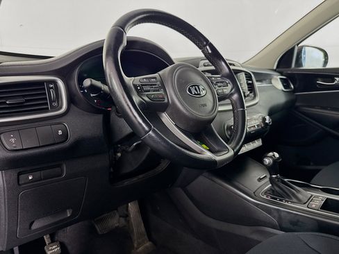 Used 2017 Kia Sorento LX w/ LX Convenience Package image 21