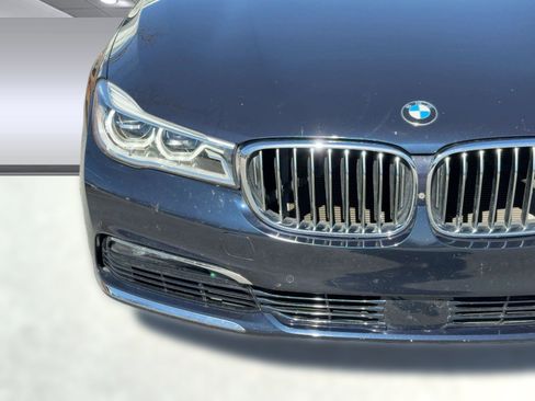 Used 2016 BMW 750i image 11