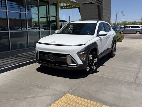 Used 2025 Hyundai Kona SEL AWD/4WD image 2