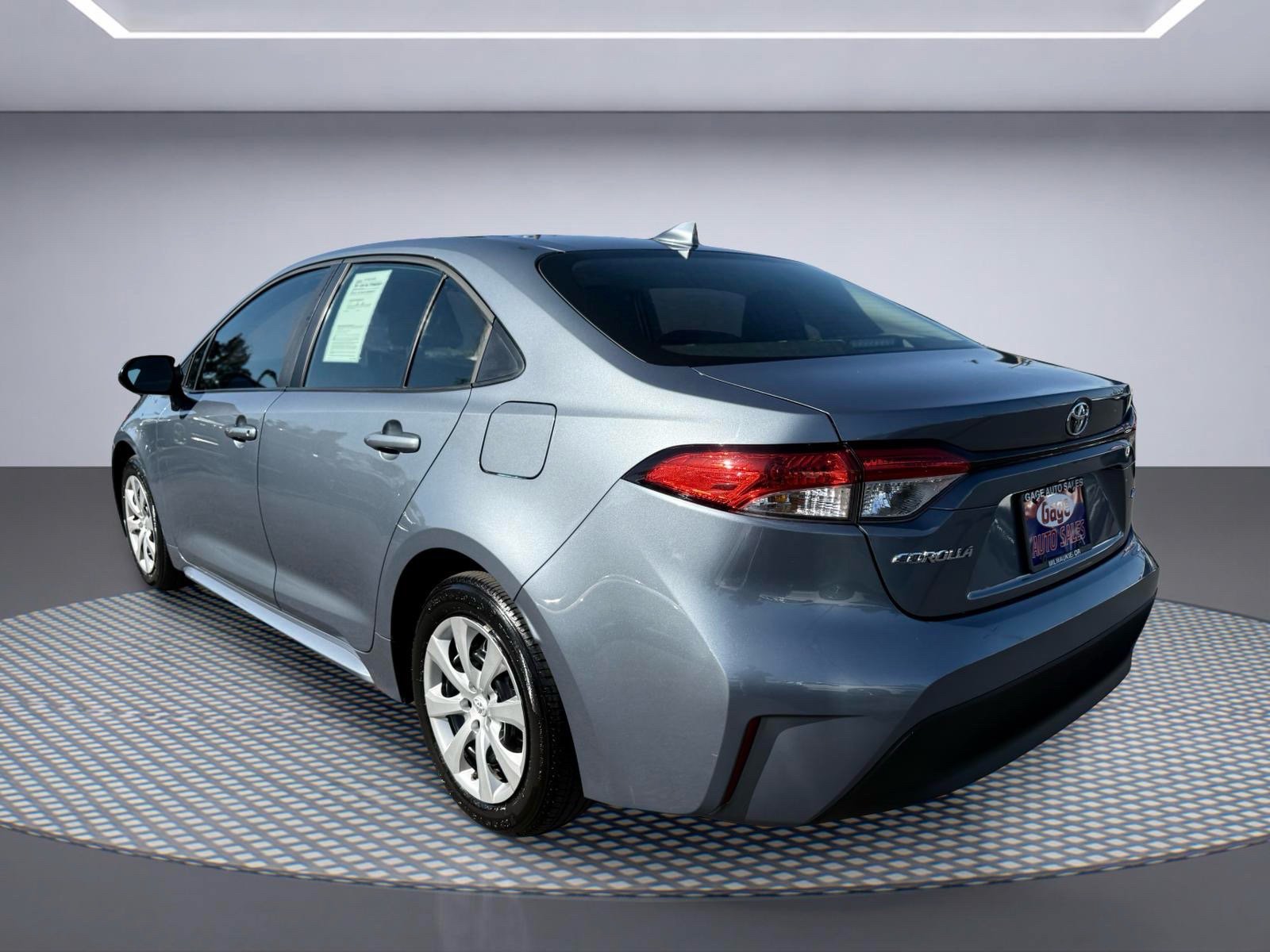 Used 2025 Toyota Corolla LE FWD image 3