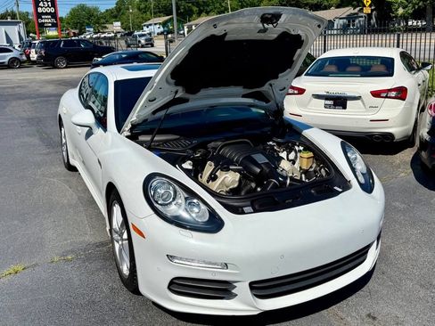 Used 2016 Porsche Panamera RWD image 4