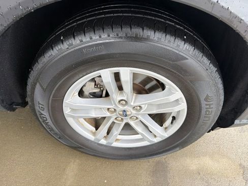 Used 2024 Ford Explorer XLT RWD image 6