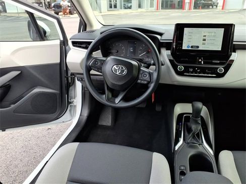 Used 2025 Toyota Corolla LE image 11