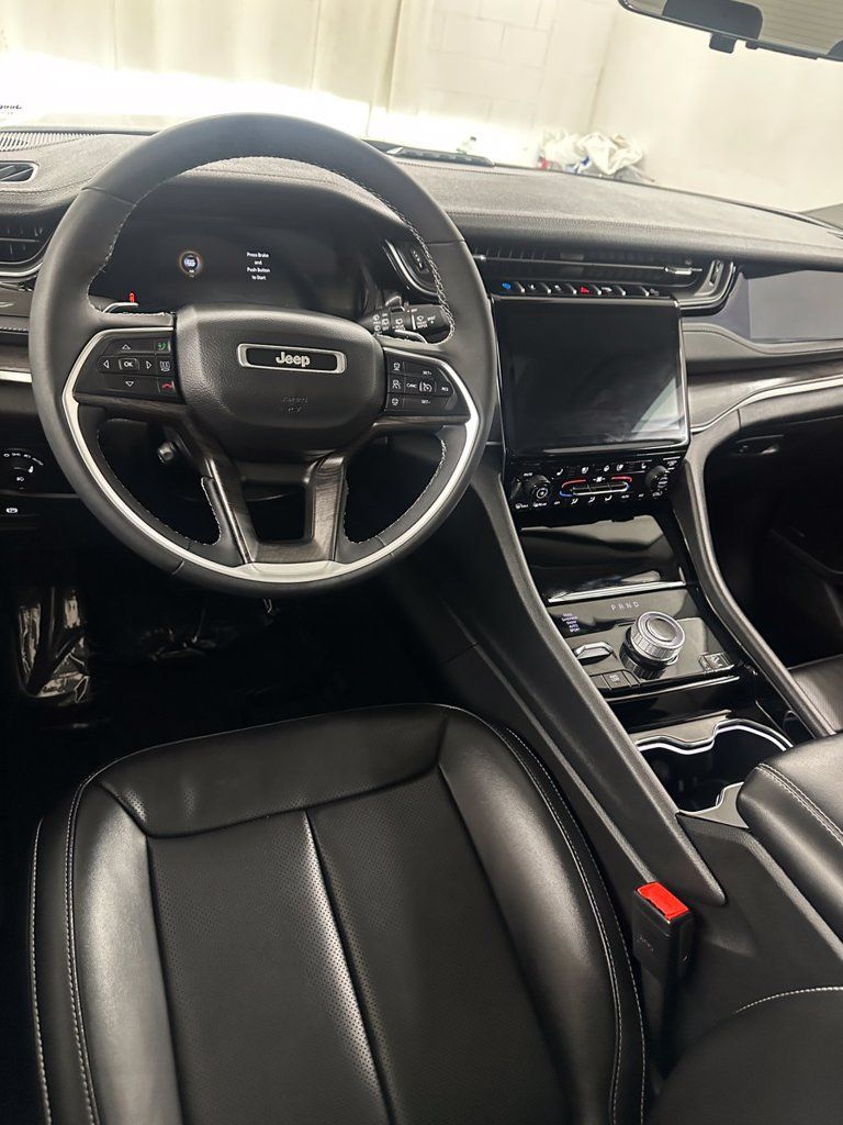 Used 2023 Jeep Grand Cherokee 30th Anniversary AWD/4WD image 25