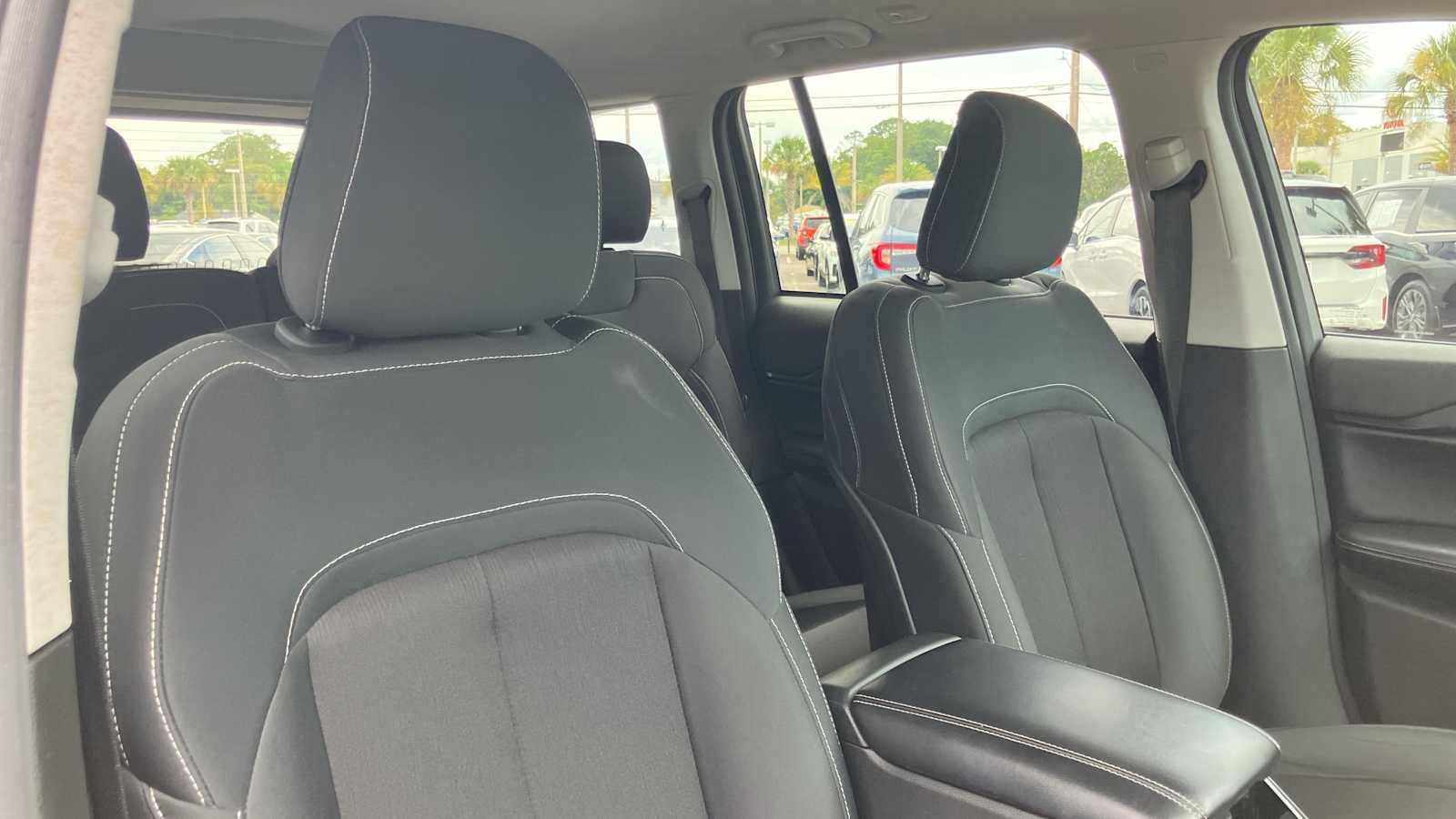 Used 2023 Jeep Grand Cherokee Laredo AWD/4WD image 25