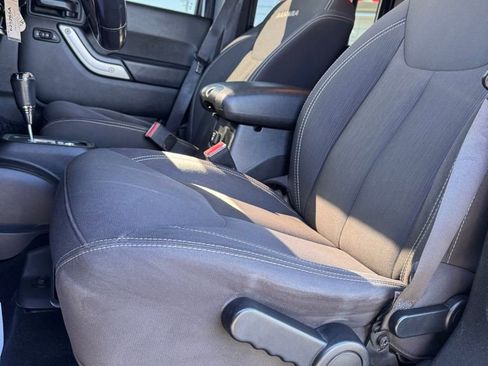 Used 2017 Jeep Wrangler Unlimited Sahara w/ Connectivity Group image 10