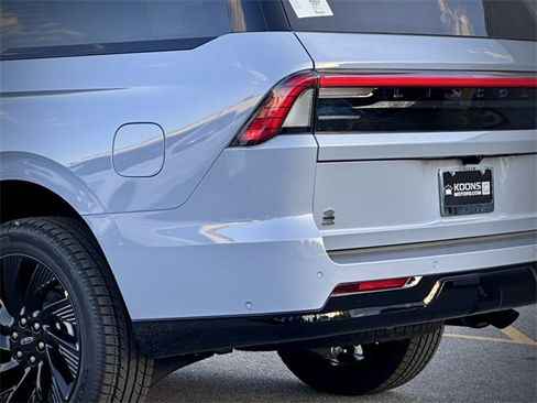 New 2025 Lincoln Navigator Reserve w/ Jet Appearance Package image 6