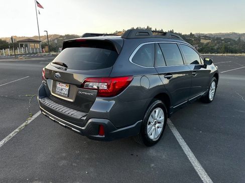 Used 2019 Subaru Outback 2.5i image 5