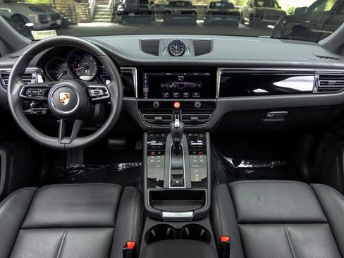 Certified 2026 Porsche Macan AWD/4WD image 40