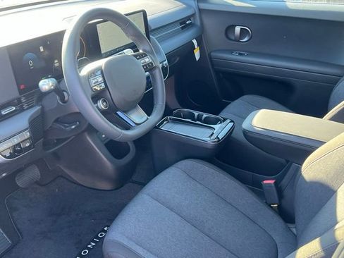 New 2025 Hyundai Ioniq 5 SE image 9