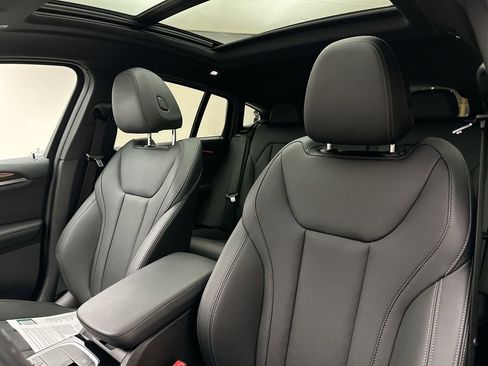 Used 2025 BMW X4 xDrive30i image 10