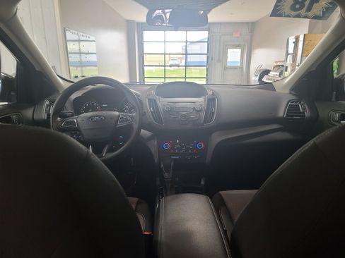 Used 2018 Ford Escape SE FWD image 12