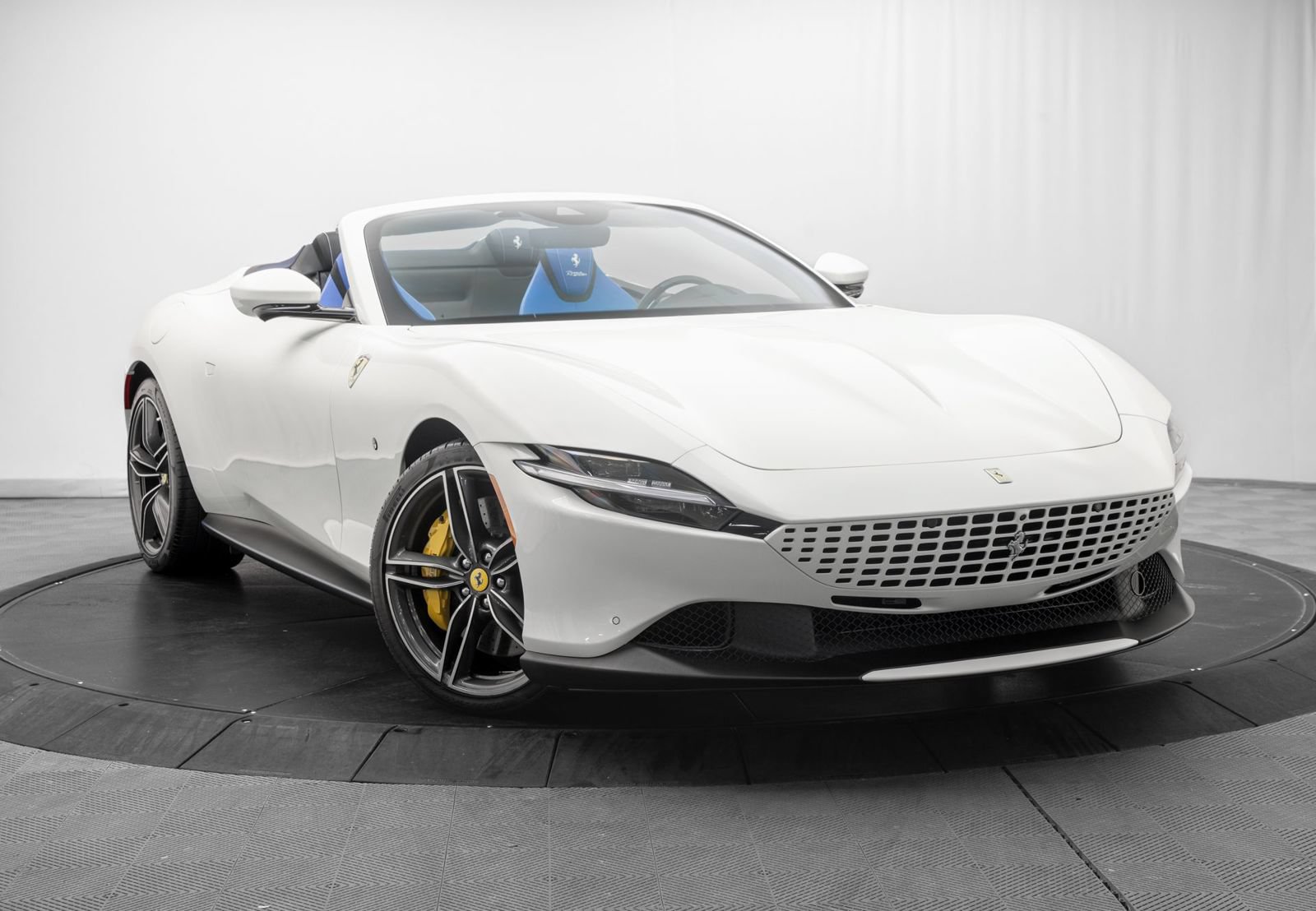 Used 2025 Ferrari Roma Spider RWD image 1