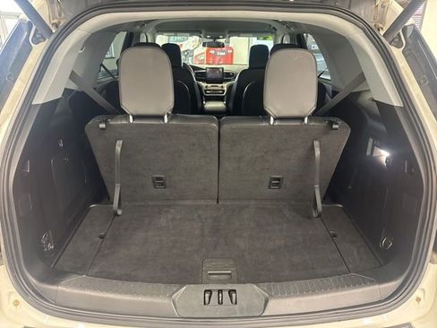 Used 2021 Ford Explorer XLT w/ Equipment Group 202A image 10