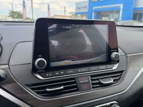 Used 2024 Nissan Altima 2.5 SV FWD image 30