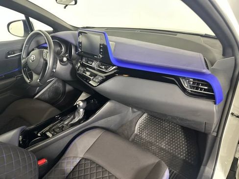 Used 2022 Toyota C-HR XLE FWD image 25