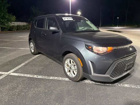 Used 2025 Kia Soul LX w/ LX Technology Package FWD image 8
