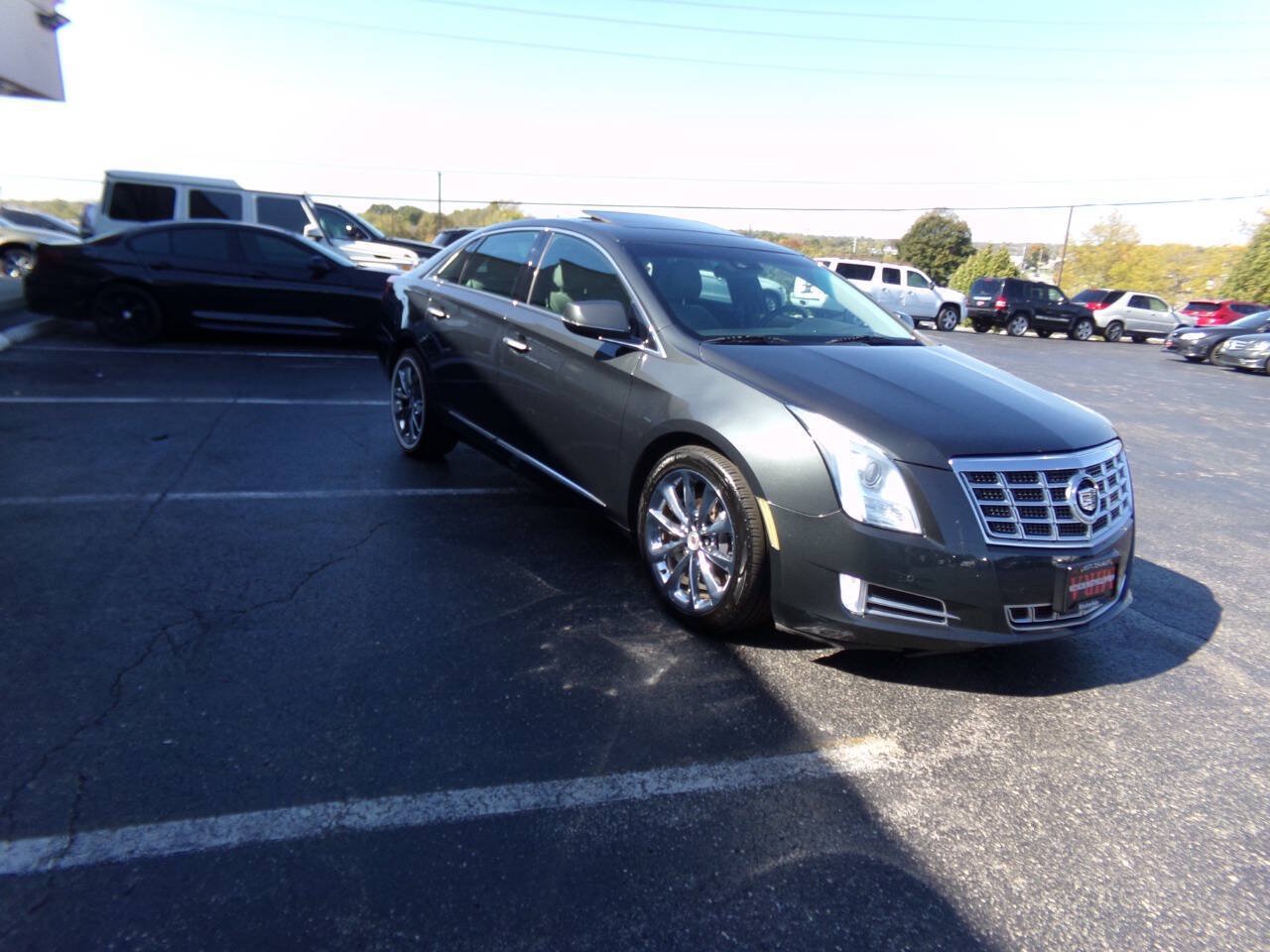 Used 2013 Cadillac XTS Luxury w/ Driver Awareness Package FWD image 4