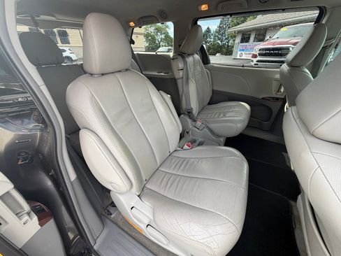 Used 2013 Toyota Sienna XLE FWD image 18
