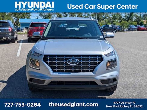 Used 2026 Hyundai Venue SEL FWD image 8
