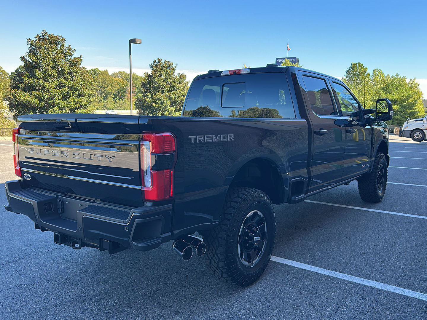 Used 2026 Ford F250 Platinum w/ Tremor Off-Road Package AWD/4WD image 5