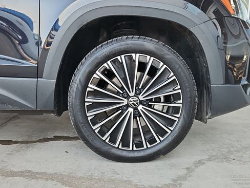 Used 2025 Volkswagen Taos SE FWD image 23