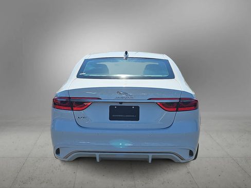 Used 2022 Jaguar XF SE RWD image 7