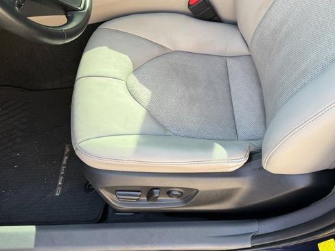 Used 2022 Toyota Camry XSE FWD image 16