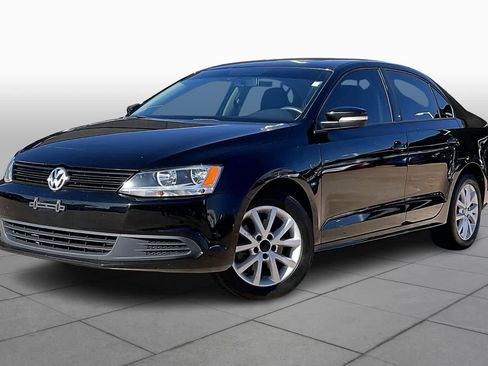 Used 2011 Volkswagen Jetta SE image 2