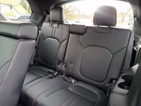 Certified 2025 Honda Pilot Black Edition image 11