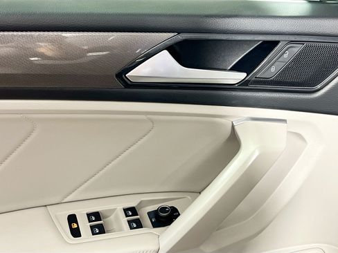 Used 2022 Volkswagen Tiguan SE FWD image 16