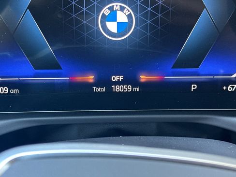 Used 2025 BMW 330i xDrive Sedan w/ Premium Package AWD/4WD image 34