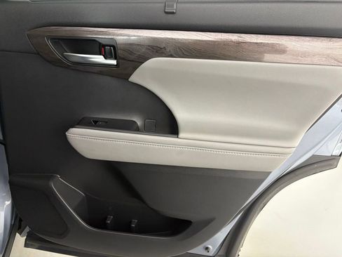 Used 2021 Toyota Highlander Limited image 40