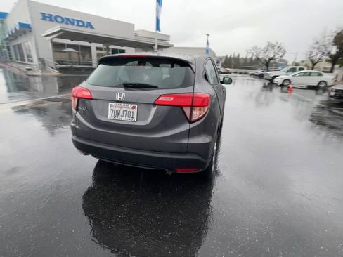 Used 2017 Honda HR-V LX image 8