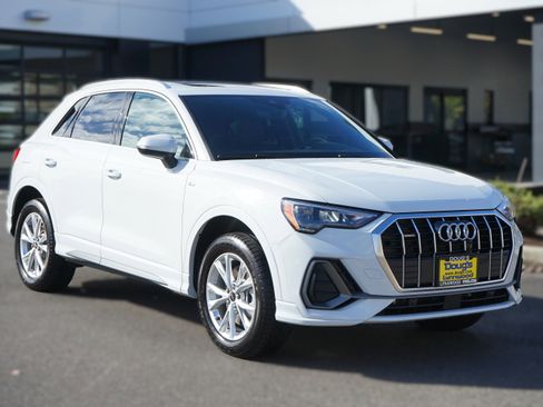 Used 2022 Audi Q3 2.0T Premium w/ Convenience Package image 1