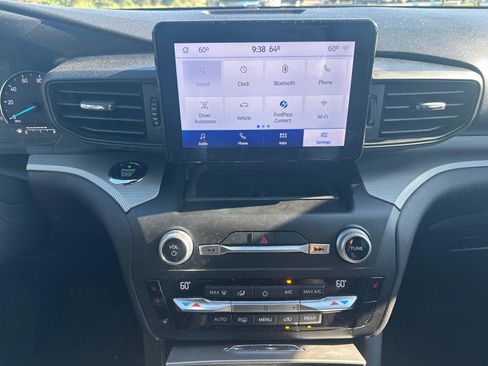 Used 2020 Ford Explorer XLT w/ Comfort Package AWD/4WD image 6