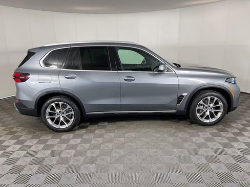 New 2026 BMW X5 xDrive40i w/ Climate Comfort Package AWD/4WD image 2