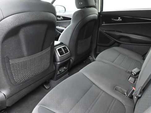 Used 2020 Kia Sorento LX w/ LX I4 Convenience Package image 21