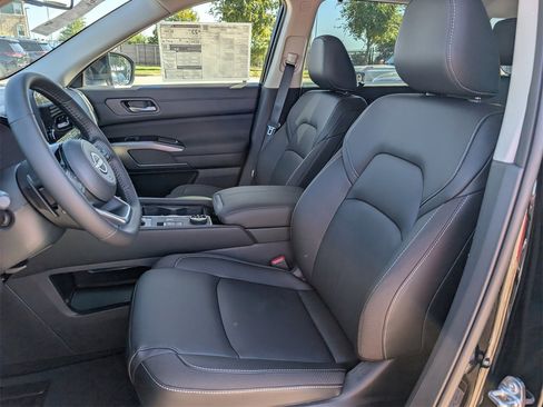 New 2025 Nissan Pathfinder SL image 19