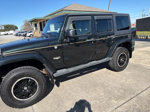 Used 2012 Jeep Wrangler Unlimited Sahara w/ Connectivity Group image 4