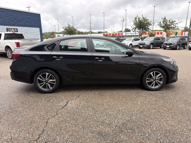 Used 2022 Kia Forte LXS FWD image 6