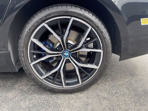 Used 2022 BMW 530e w/ Premium Package image 7