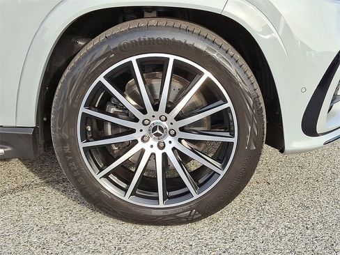 Used 2025 Mercedes-Benz GLS 580 GLS 580 image 8