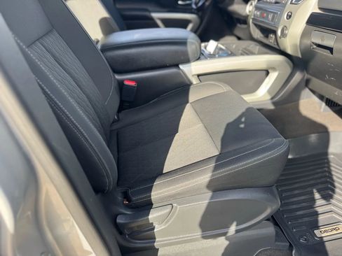 Used 2018 Nissan Titan SV w/ SV Convenience Package image 35