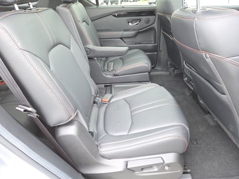 Used 2025 Honda Pilot TrailSport image 22