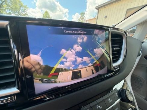 Used 2024 Chrysler Pacifica Touring-L FWD image 21